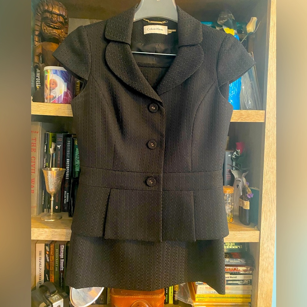 Calvin Klein two piece skirt suit size 4